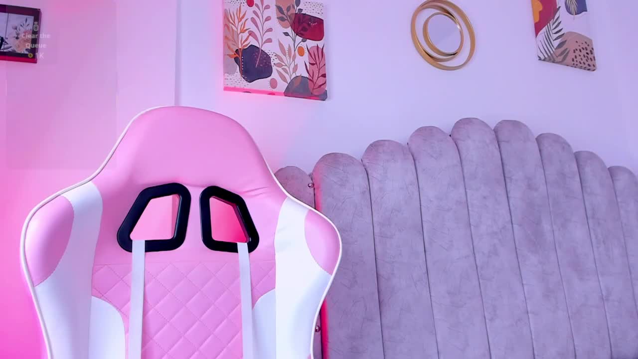 ariadnaz - Stripchat webcam show • Monday, August 4, 2025